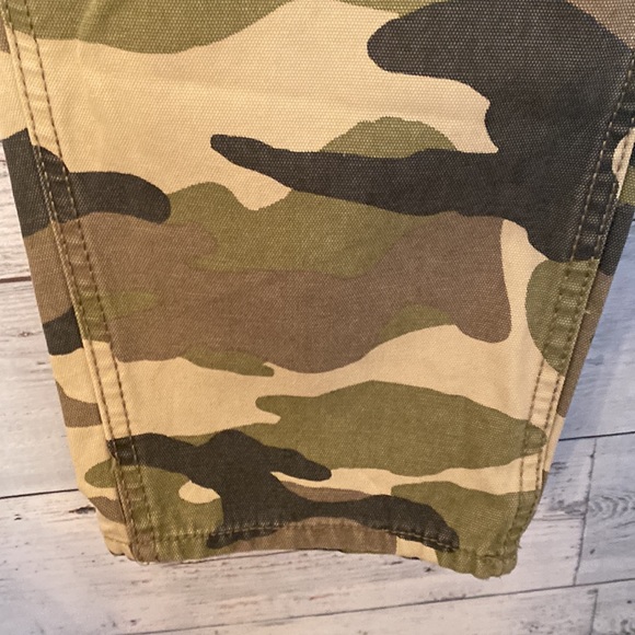 Divided by H&M High Waisted Camo Pants Size 2 - Picture 4 of 7